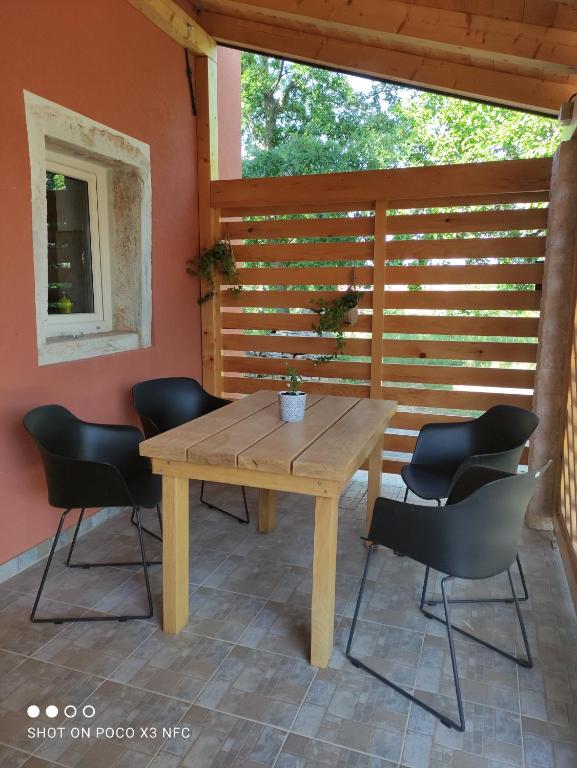 Fotografie z fotogalerie ubytování Garden apartment Dena v destinaci Babići