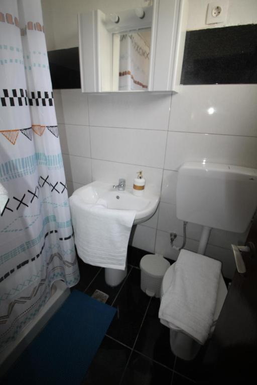 Koupelna v ubytování Batis Breeze