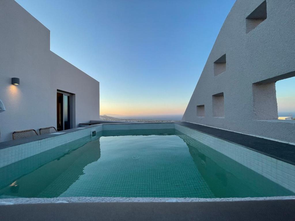 Bazén v ubytování Elements Cozy Suites Pyrgos nebo v jeho okolí