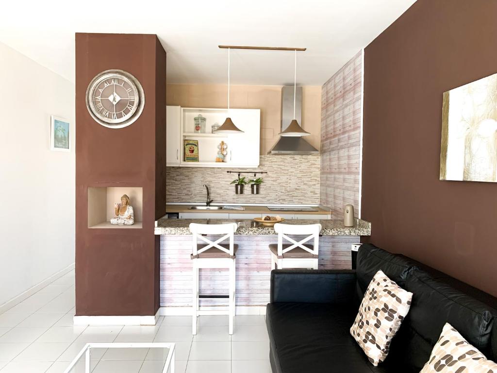 Kuchyň nebo kuchyňský kout v ubytování Apartamentos LlAMAR