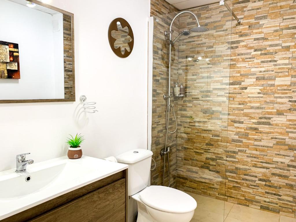 Koupelna v ubytování Apartamentos LlAMAR