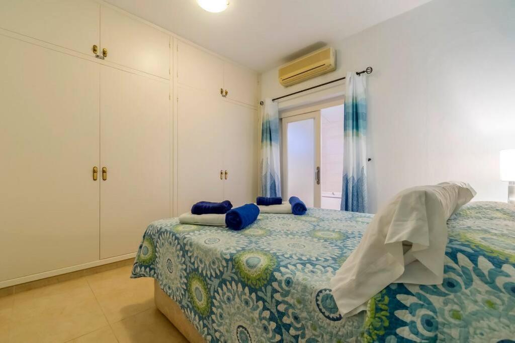 A bed or beds in a room at Cielos Azules
