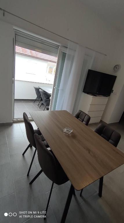 TV a/nebo společenská místnost v ubytování Apartmani Gavran