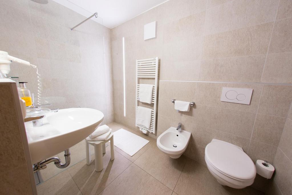 Koupelna v ubytování Almhotel Bergerhof