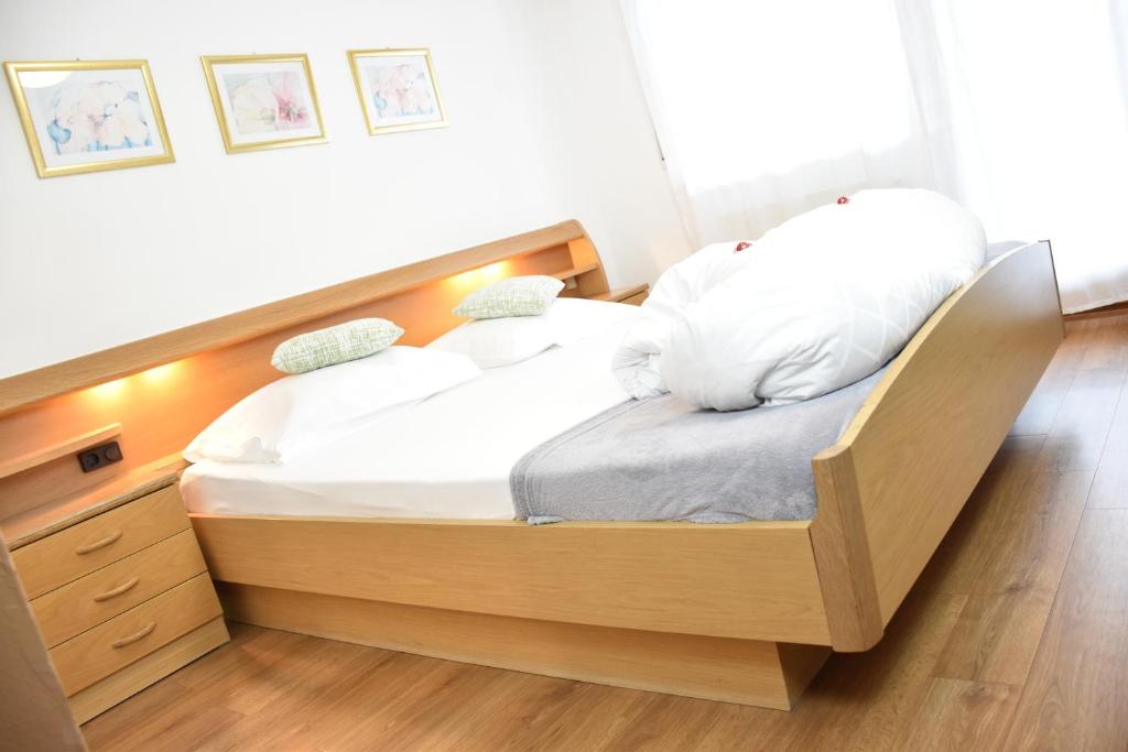 Postel nebo postele na pokoji v ubytování Almhotel Bergerhof