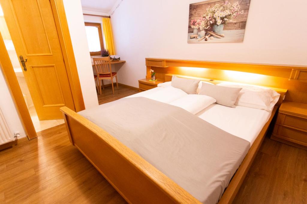 Postel nebo postele na pokoji v ubytování Almhotel Bergerhof