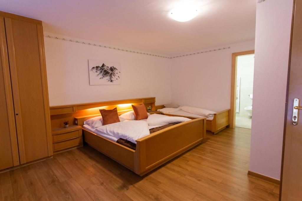 Postel nebo postele na pokoji v ubytování Almhotel Bergerhof