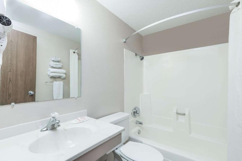 Glendive Lodge - Rey Suite