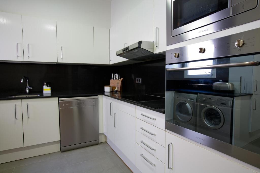 Kuchyň nebo kuchyňský kout v ubytování Apartments Sixtyfour