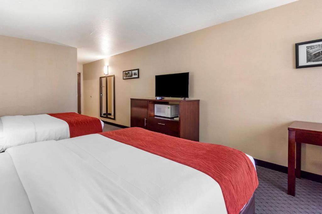 Comfort Inn Kent - Seattle - Queen Room With Two Queen Beds
