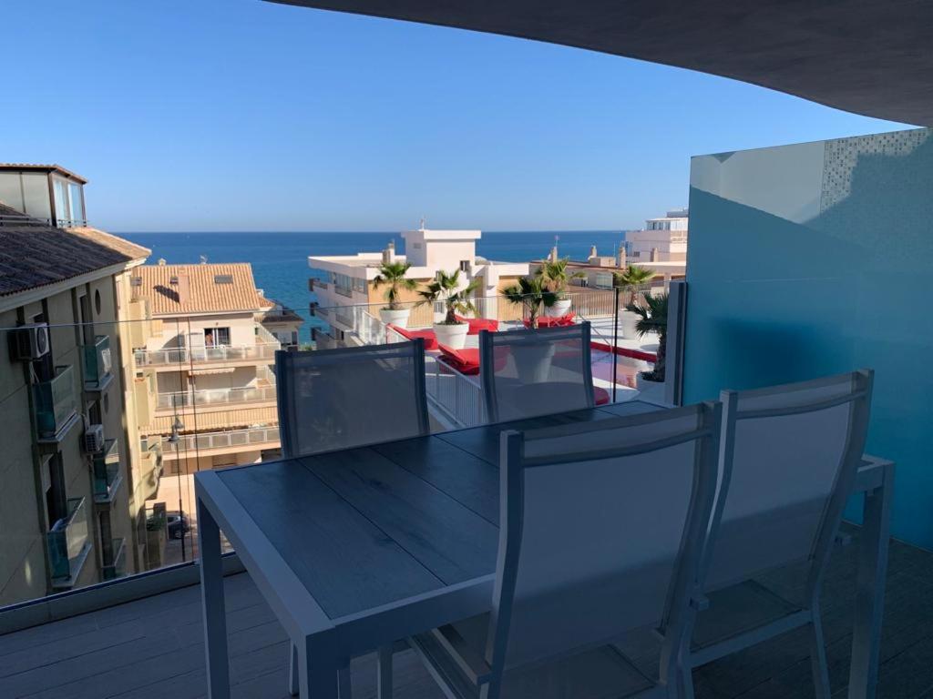Un balcón o terraza de Precioso apartamento Carvajal - The Wave