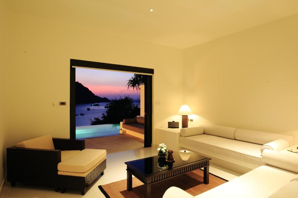 The Racha - Grand Pool Suite Avec Seview