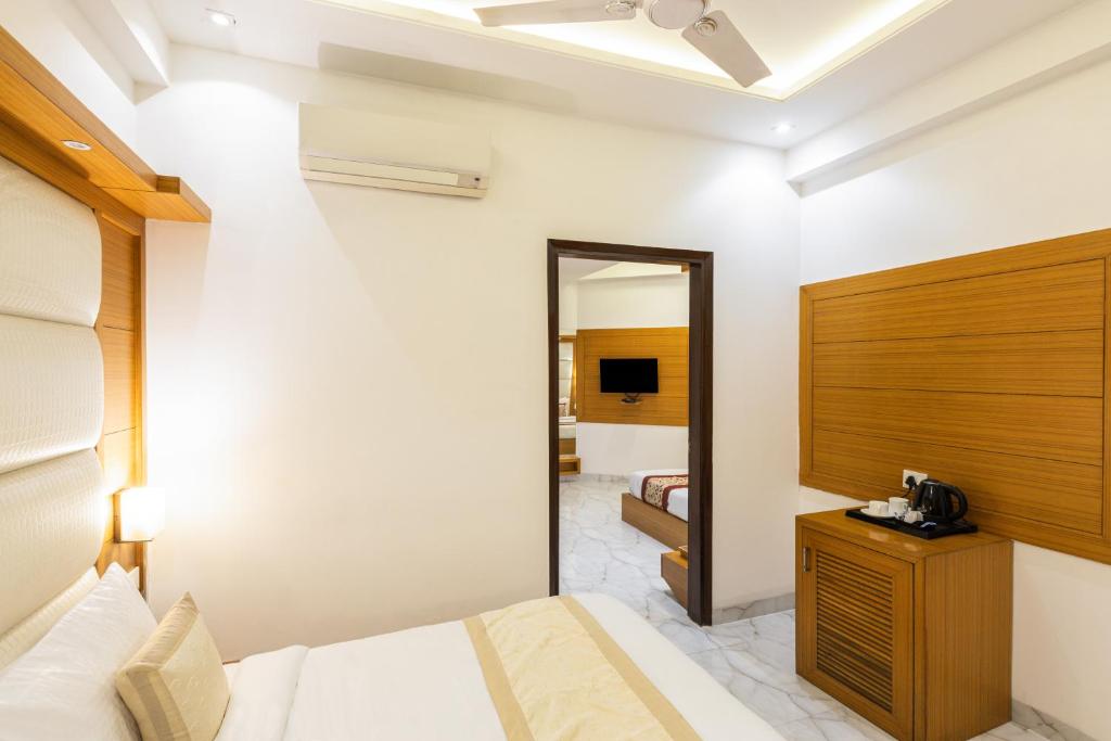 Postel nebo postele na pokoji v ubytování Hotel Star By Star Group- Near Delhi Airport