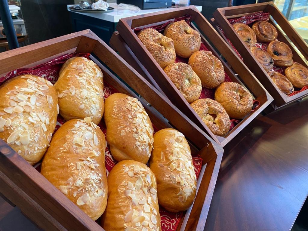Makanan di atau berdekatan hotel