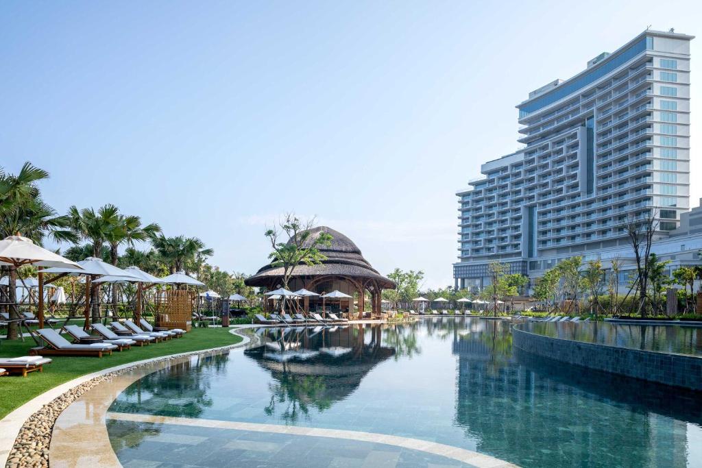 Bazén v ubytování Hoiana Hotel & Suites nebo v jeho okolí