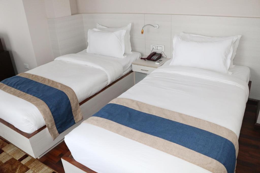 Postel nebo postele na pokoji v ubytování Hotel Mega & Apartment