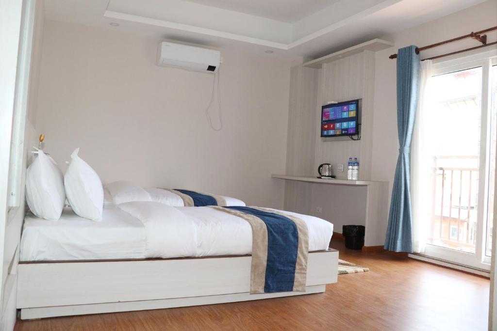 Postel nebo postele na pokoji v ubytování Hotel Mega & Apartment