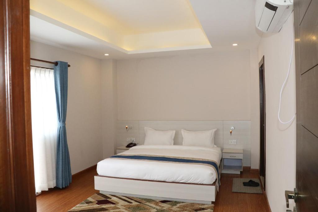 Postel nebo postele na pokoji v ubytování Hotel Mega & Apartment