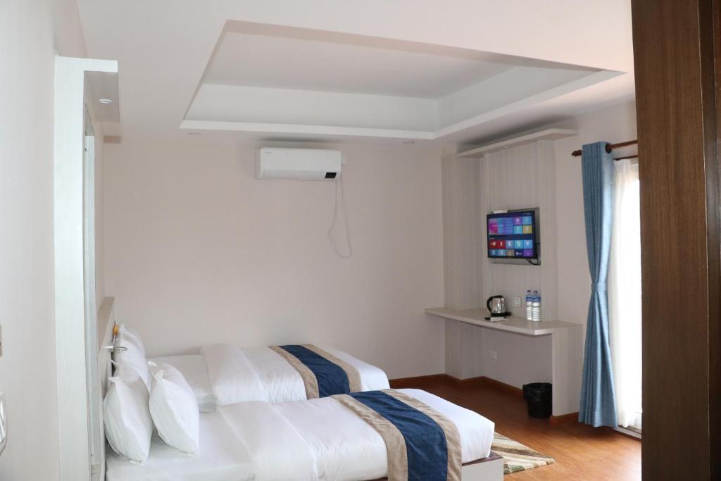 Postel nebo postele na pokoji v ubytování Hotel Mega & Apartment