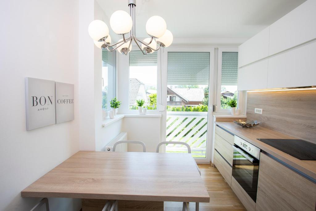 Kuchyň nebo kuchyňský kout v ubytování Apartments Agenija Bled