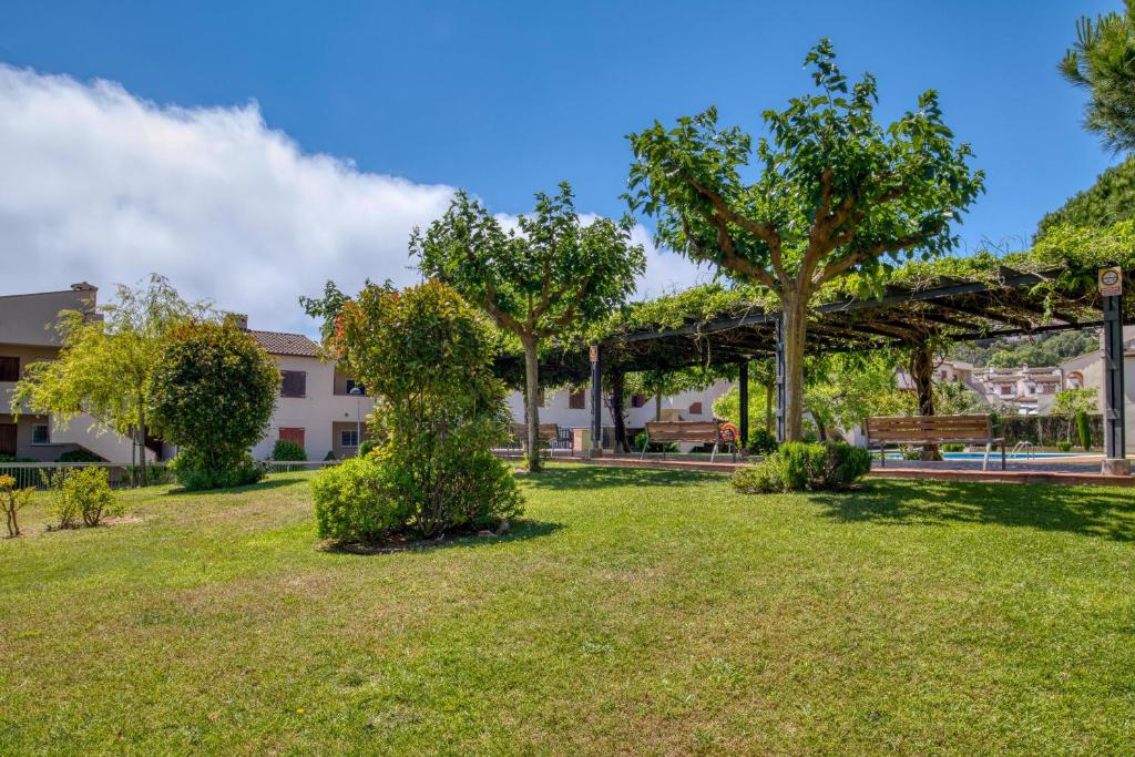 Vonkajšia záhrada v ubytovaní Apartament a Sant Antoni de Calonge