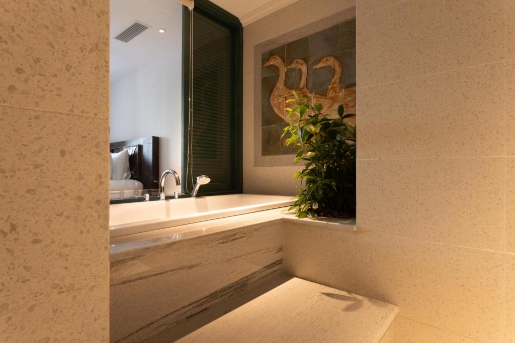 D'espagne Với Minibar Miễn Phí