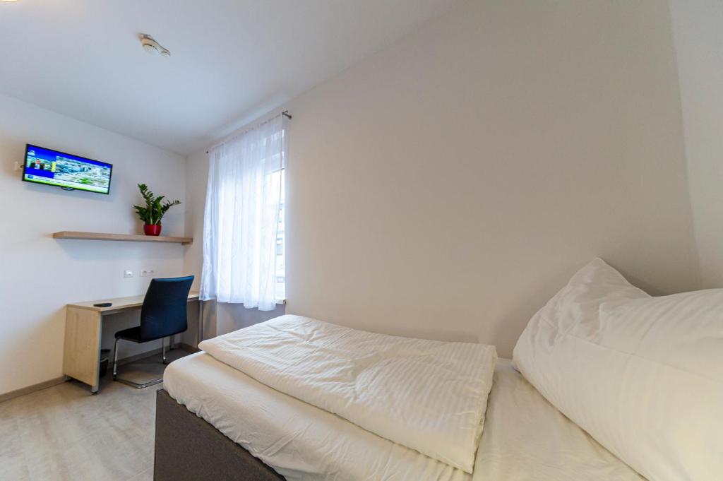 Postel nebo postele na pokoji v ubytování Zeltweg-Rooms