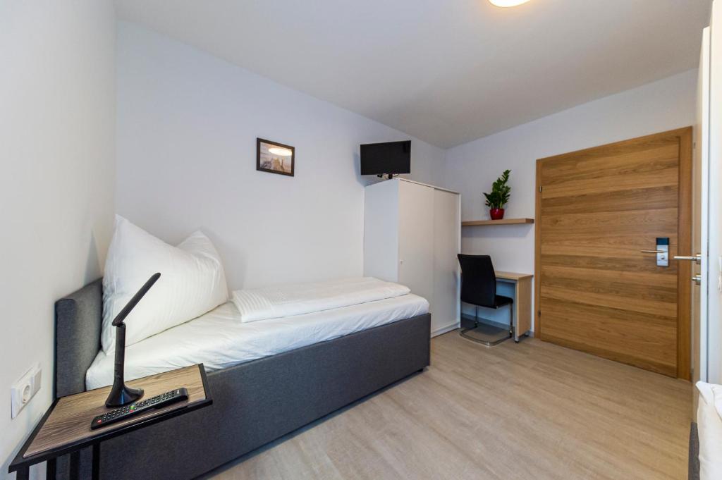 Postel nebo postele na pokoji v ubytování Zeltweg-Rooms