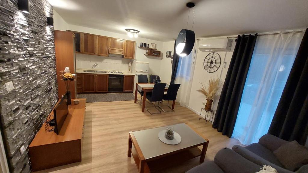 Kuchyňa alebo kuchynka v ubytovaní Vacation House Ani