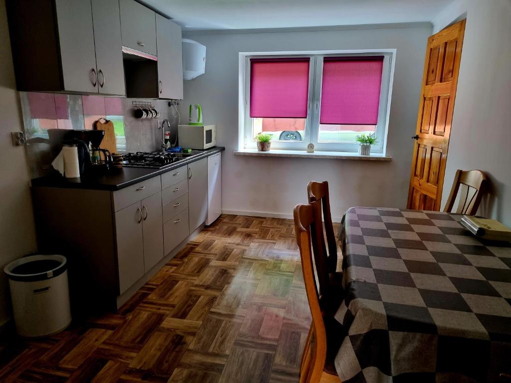 Kuchyňa alebo kuchynka v ubytovaní Stara Huta Wielki Dział