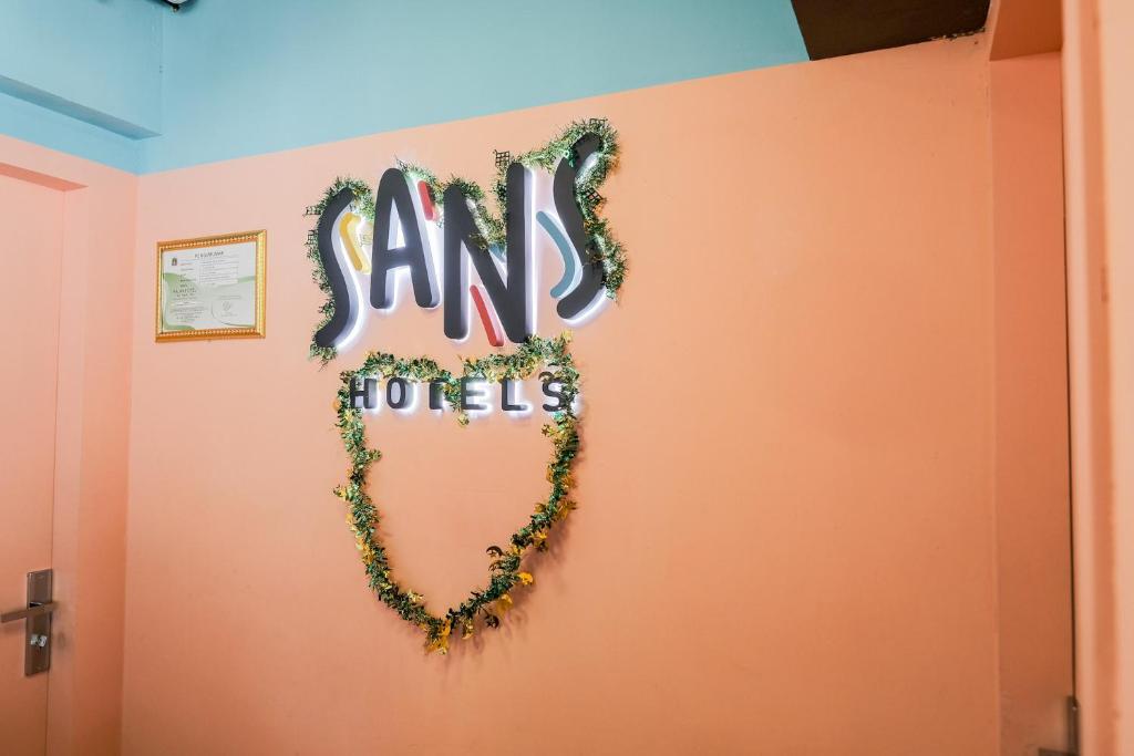 Certifikát, hodnocení, plakát nebo jiný dokument vystavený v ubytování Sans Hotel Roxy Jakarta