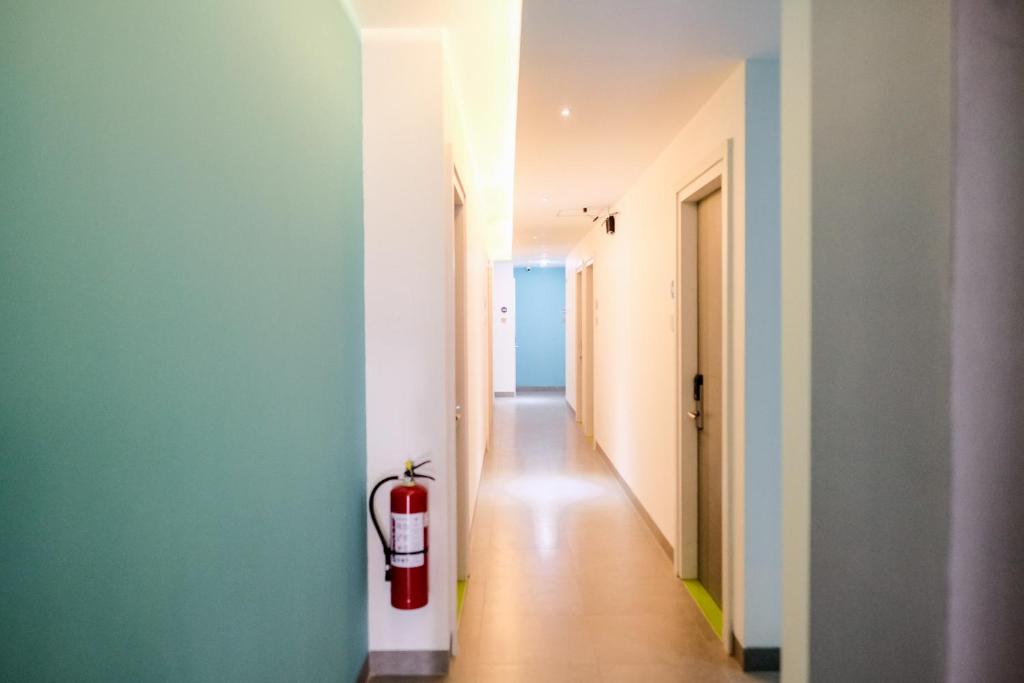 Postel nebo postele na pokoji v ubytování Sans Hotel Roxy Jakarta