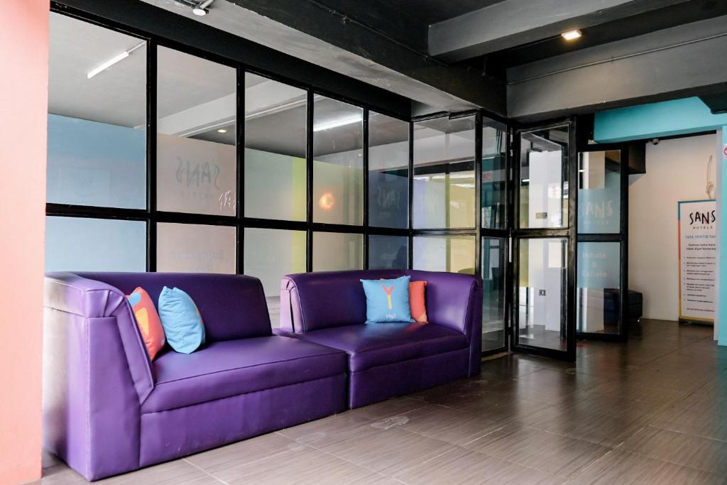 Posezení v ubytování Sans Hotel Roxy Jakarta