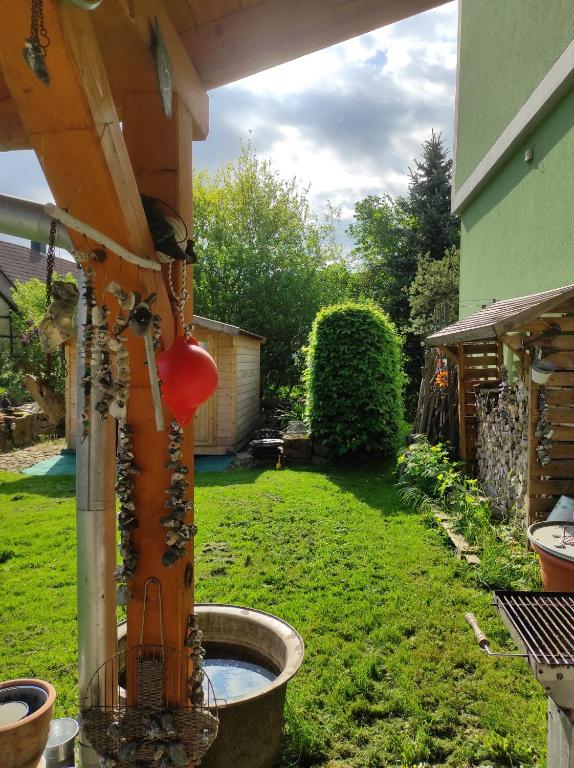Schöne gemütliche Ferienwohnung am Saaleradweg - Appartement Met één Slaapkamer