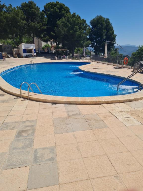 Lovely 2 bedroom flat with sea and mountain views