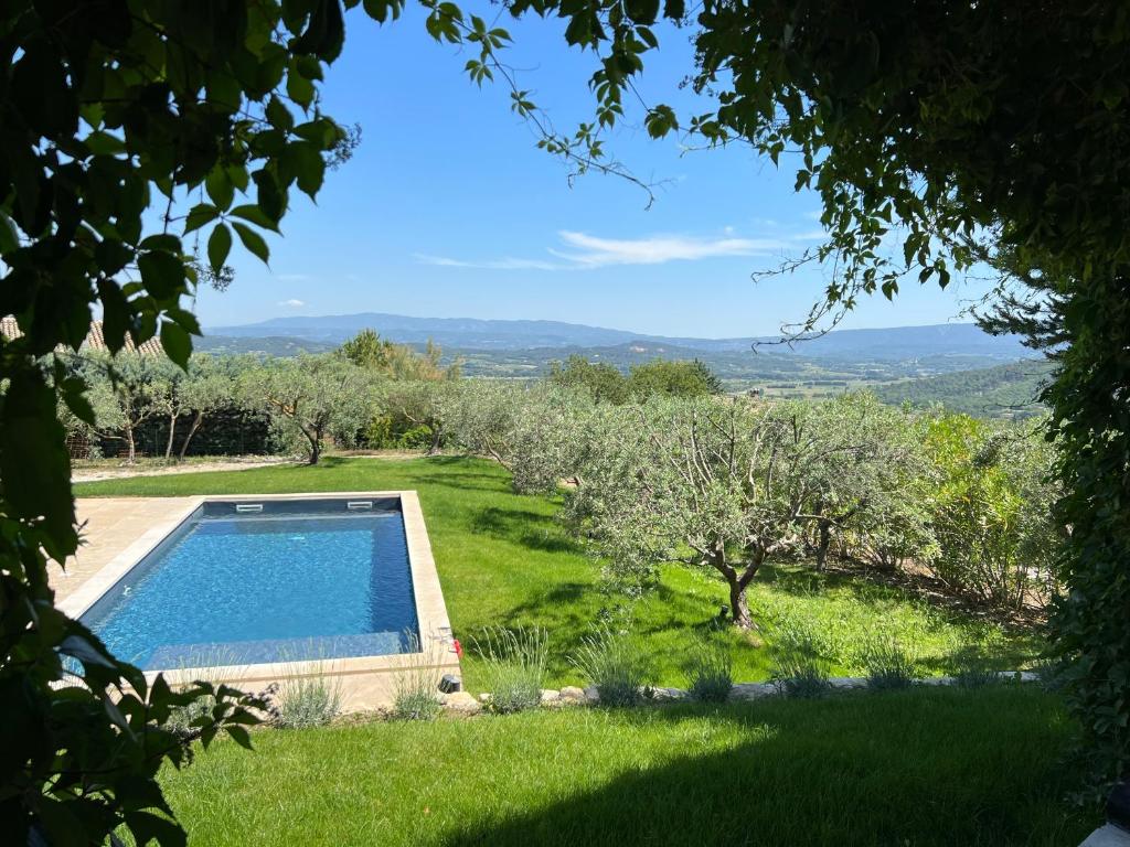 The swimming pool at or close to Mas De Gordes