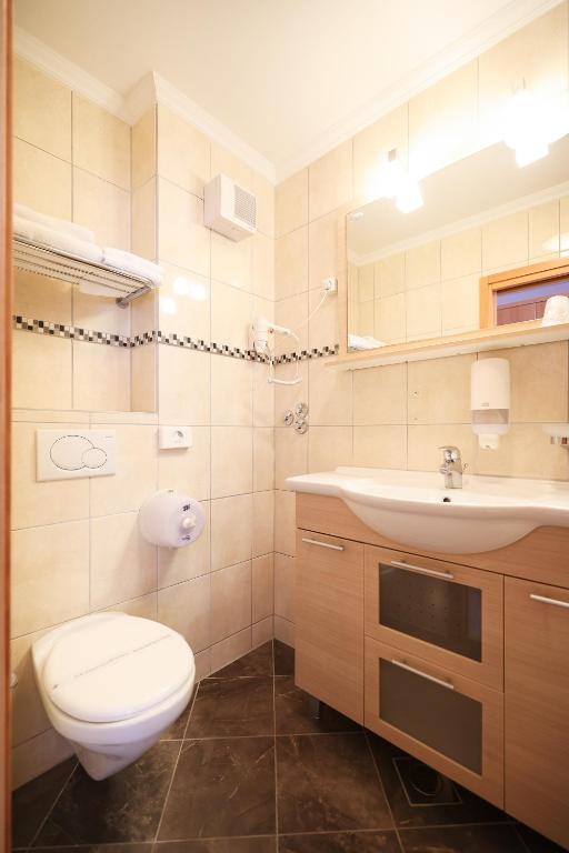 Koupelna v ubytování Depadansa Hotel Lucija***