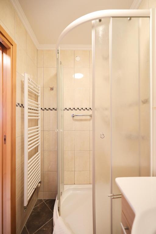Koupelna v ubytování Depadansa Hotel Lucija***