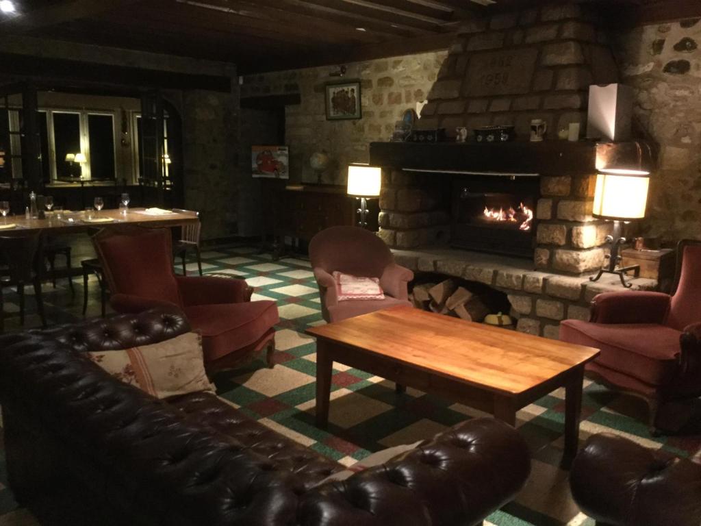 Posezení v ubytování Hostellerie du Vieux Moulin