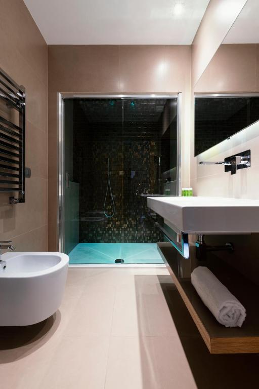 Kúpeľňa v ubytovaní Mokinba Hotels Baviera