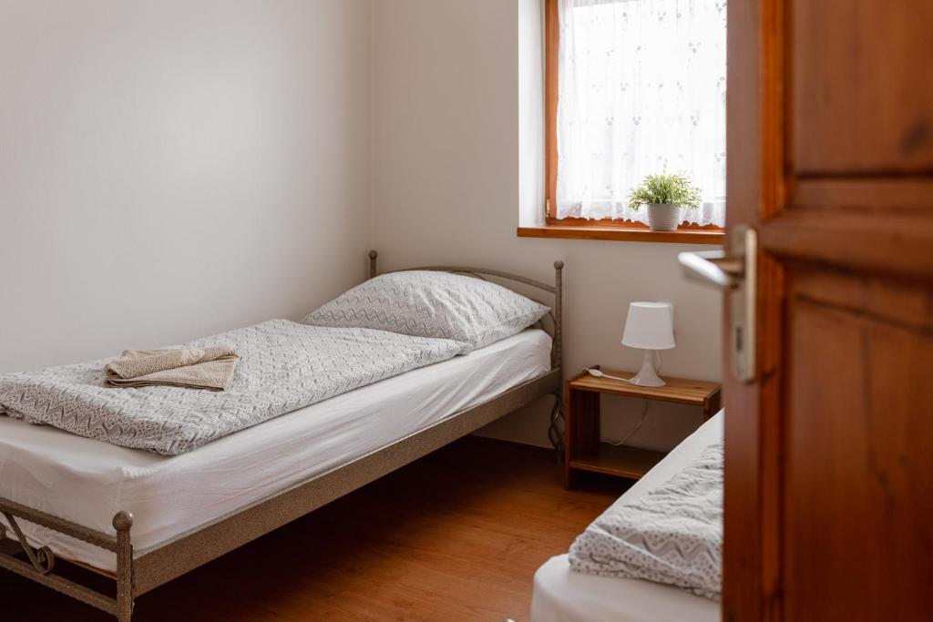 Postel nebo postele na pokoji v ubytování Kotyogó Apartmanok, Bogács