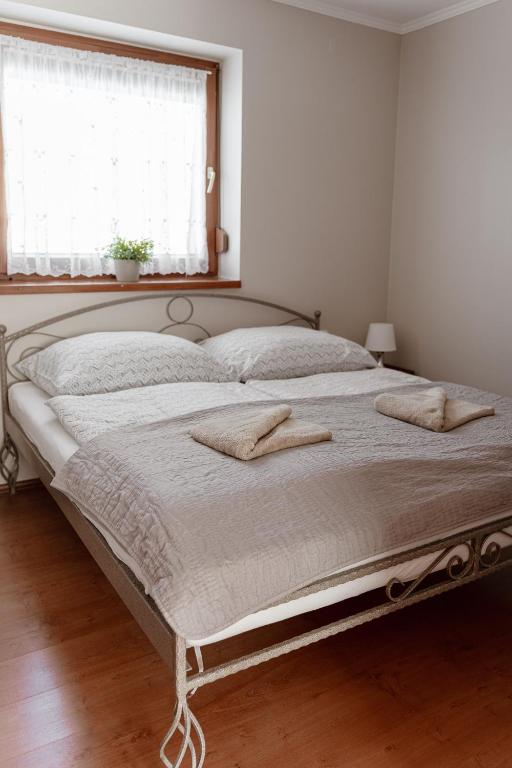 Postel nebo postele na pokoji v ubytování Kotyogó Apartmanok, Bogács