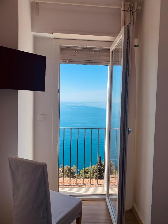 Widok na morze z tego hotelu