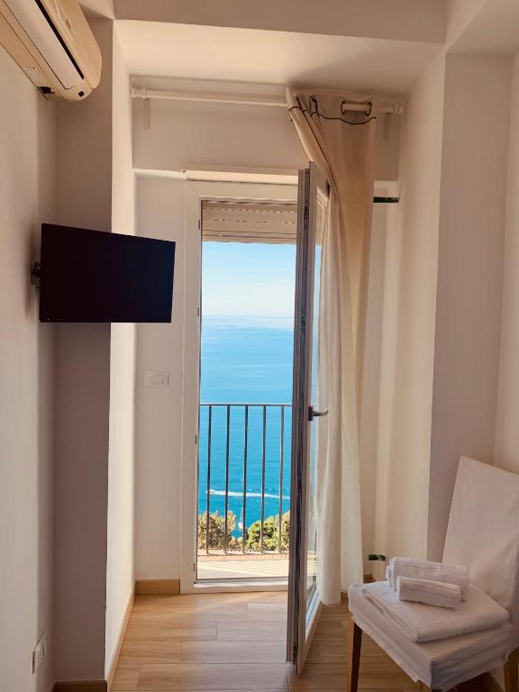 Widok na morze z tego hotelu