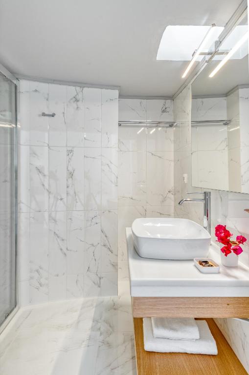 Salle de bains dans l'établissement Lumiére spetses