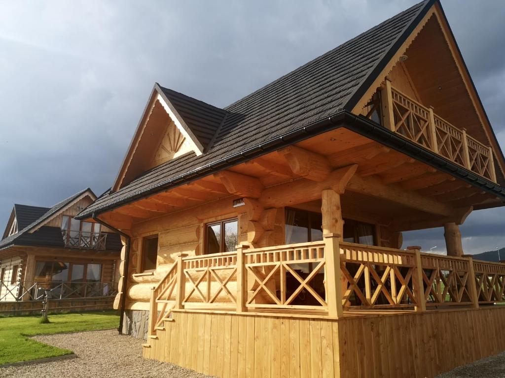 a log cabin with a black roof at DOMEK POD LIMBAMI V in Kluszkowce