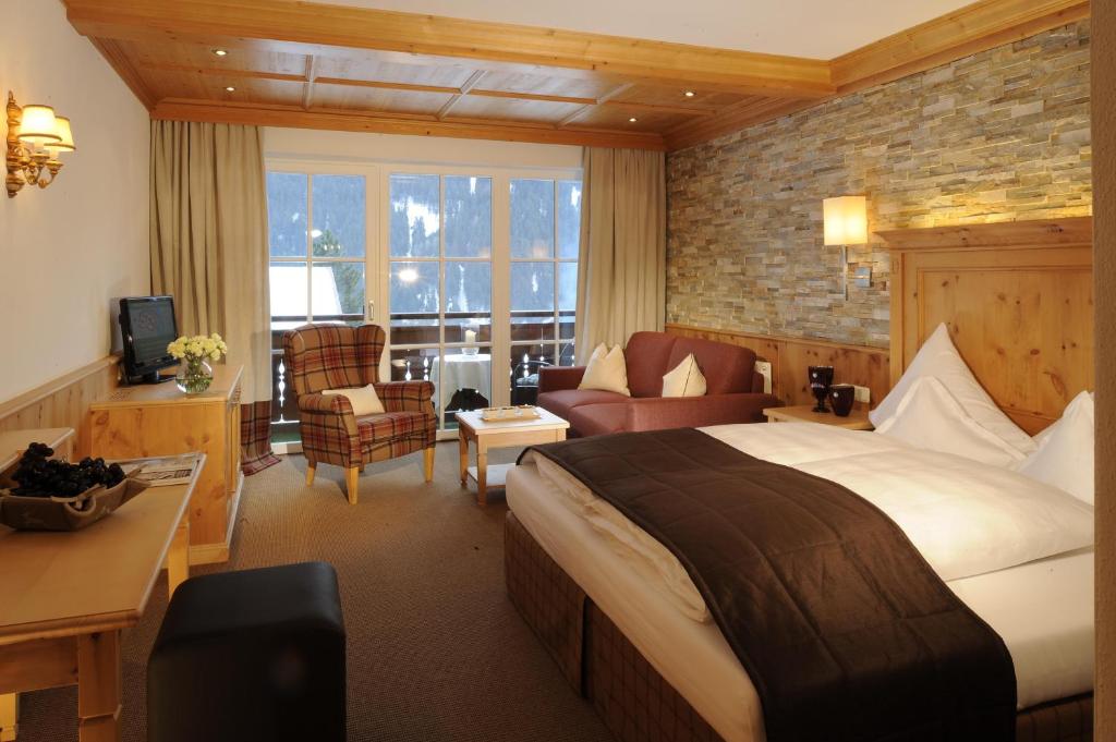 Televízia a/alebo spoločenská miestnosť v ubytovaní Hotel Gridlon
