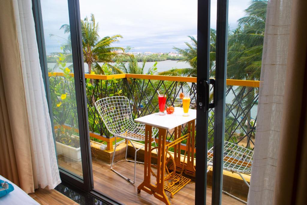 Coral Riverside Homestay & Hostel - 11