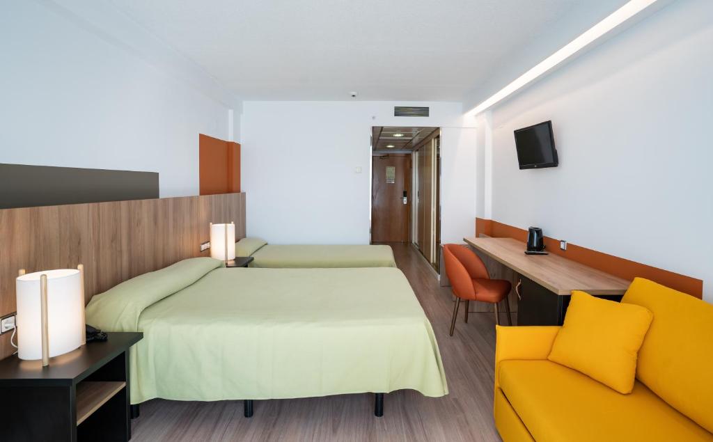 Medplaya Hotel Flamingo Oasis - Family Room (4 Adults)