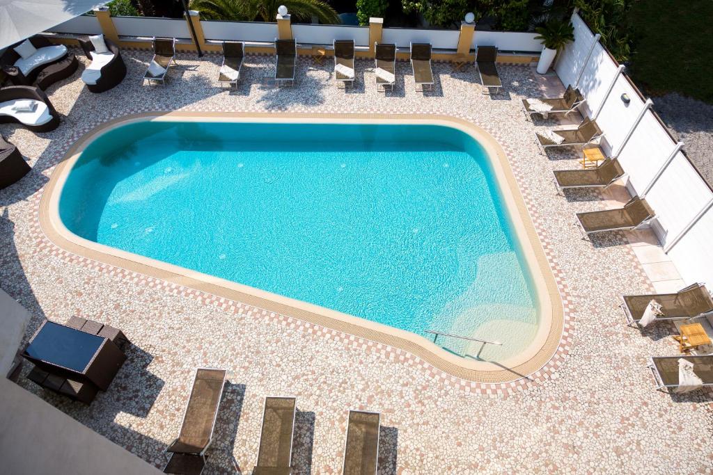 Πισίνα στο ή κοντά στο New Garden